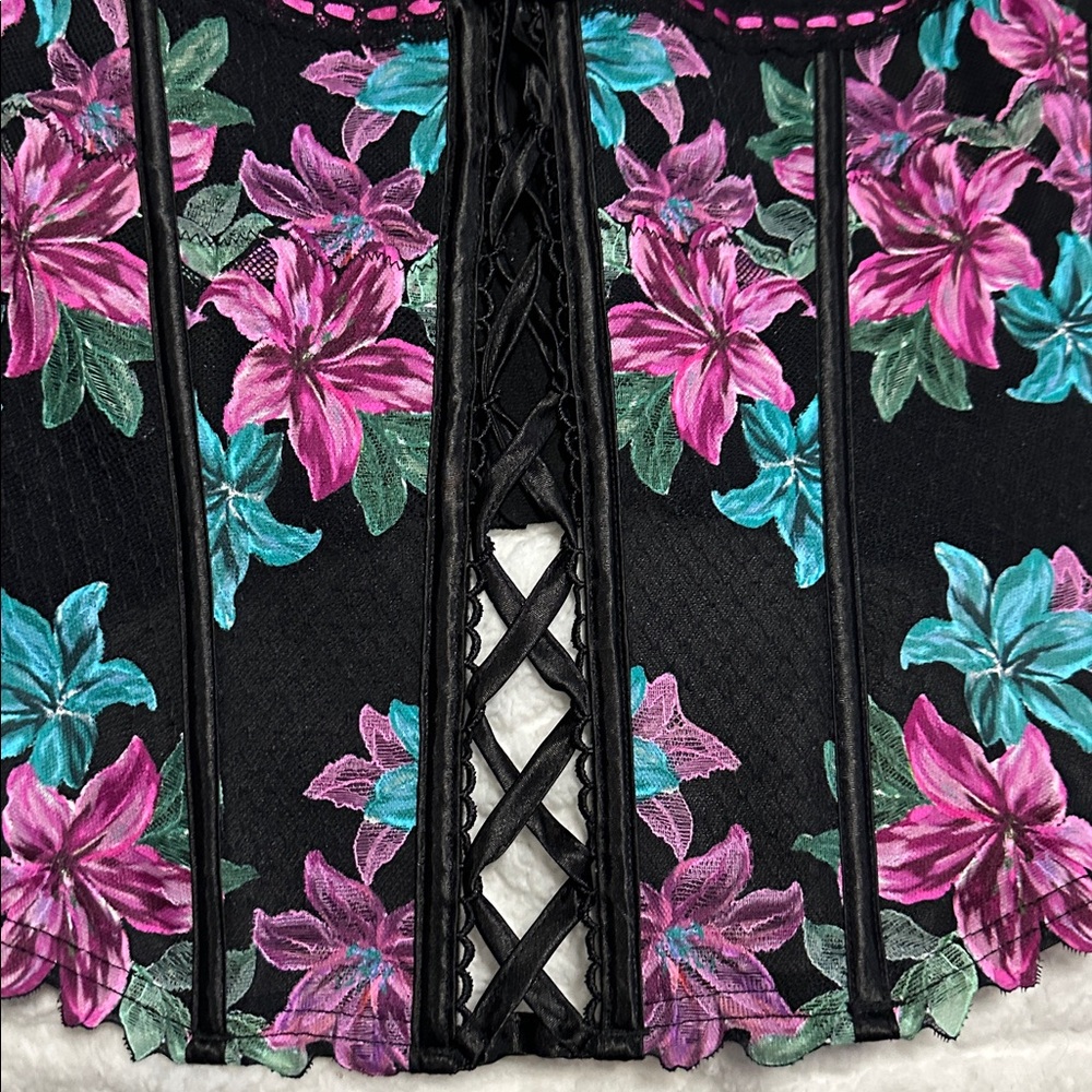 Torrid - Picture 2 of 6